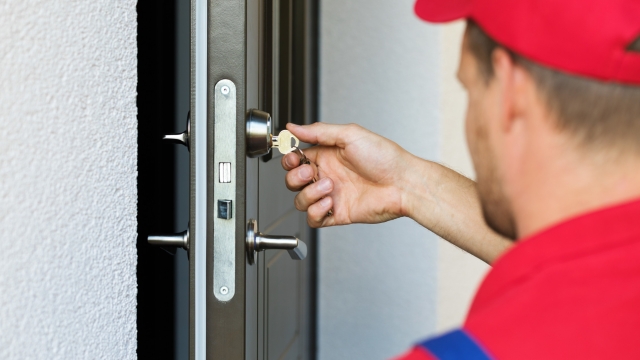 The Ultimate Guide to Hiring a Safe Locksmith: Keep Your Valuables Secure!